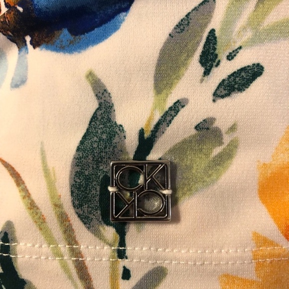 Calvin Klein XL Pin Tucked White, Blue and Orange Floral Women's Top Flutter S/S - Picture 5 of 7